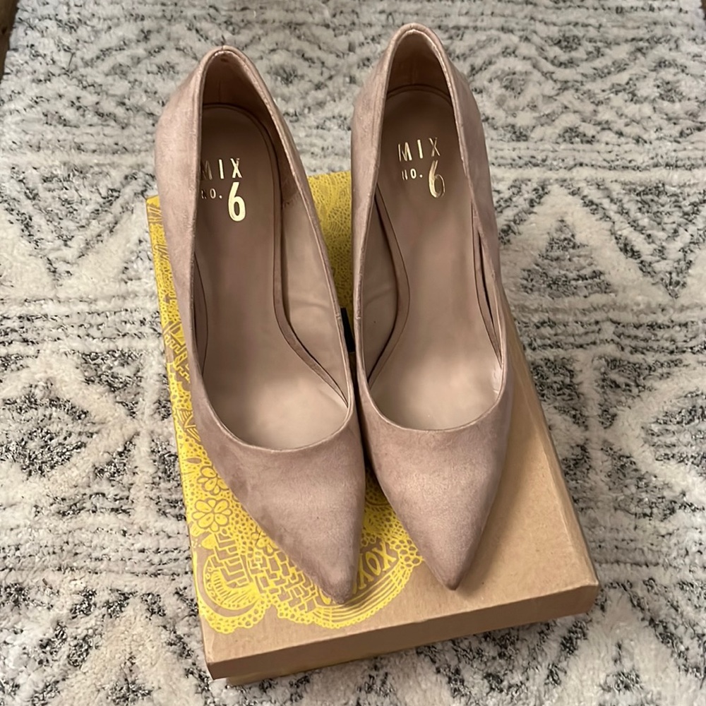 Mix No. 6 stilettos with box